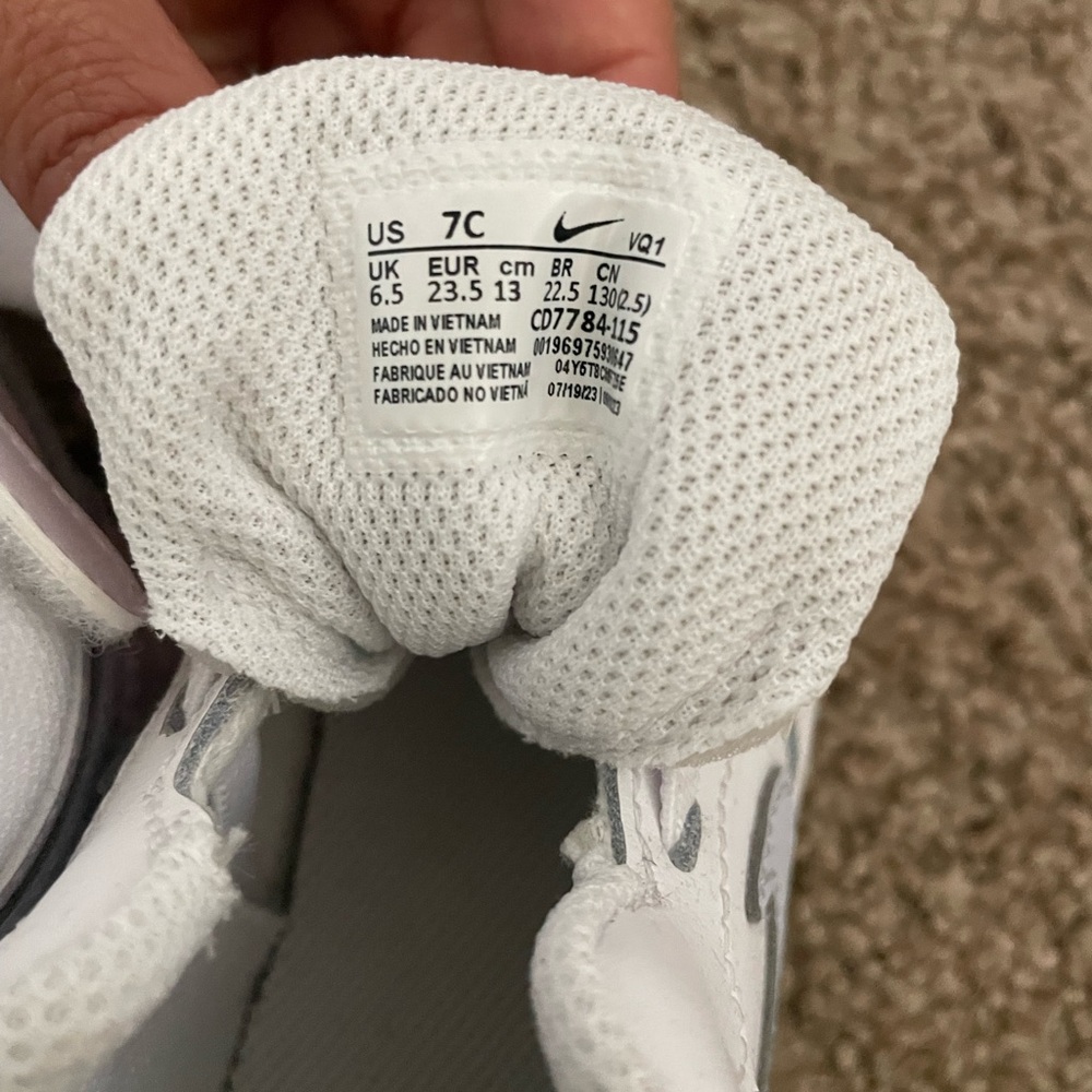 Kids Nike Shoes - Picture 3 of 6
